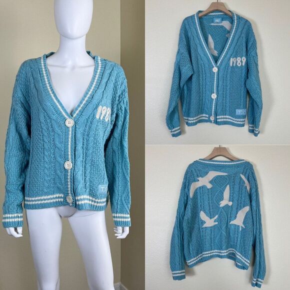 Taylor Swift Preppy Oversized Taylor's Version 1989 Cardigan Sweater Size XS/S - Picture 1 of 17
